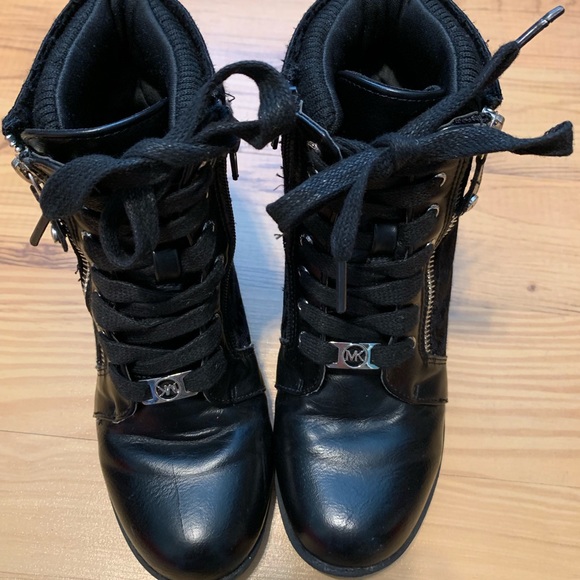 Michael Kors girls size 1 black ankle boots - Picture 3 of 4